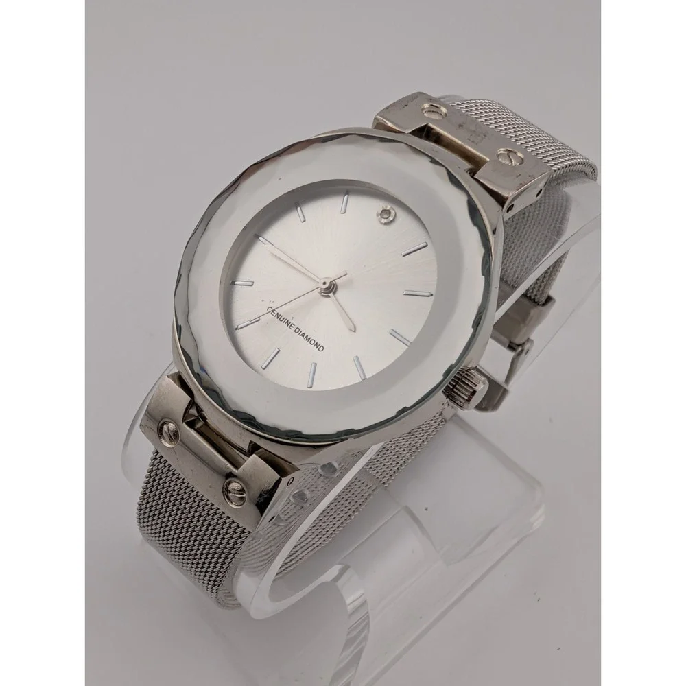 Women's Watch 34mm‎ Case Silver Tone Mesh Metal Band Diamond Accent- New Battery